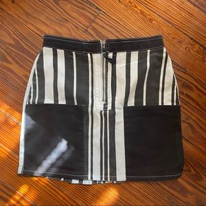 Urban Outiffters BDG white black jean skirt S